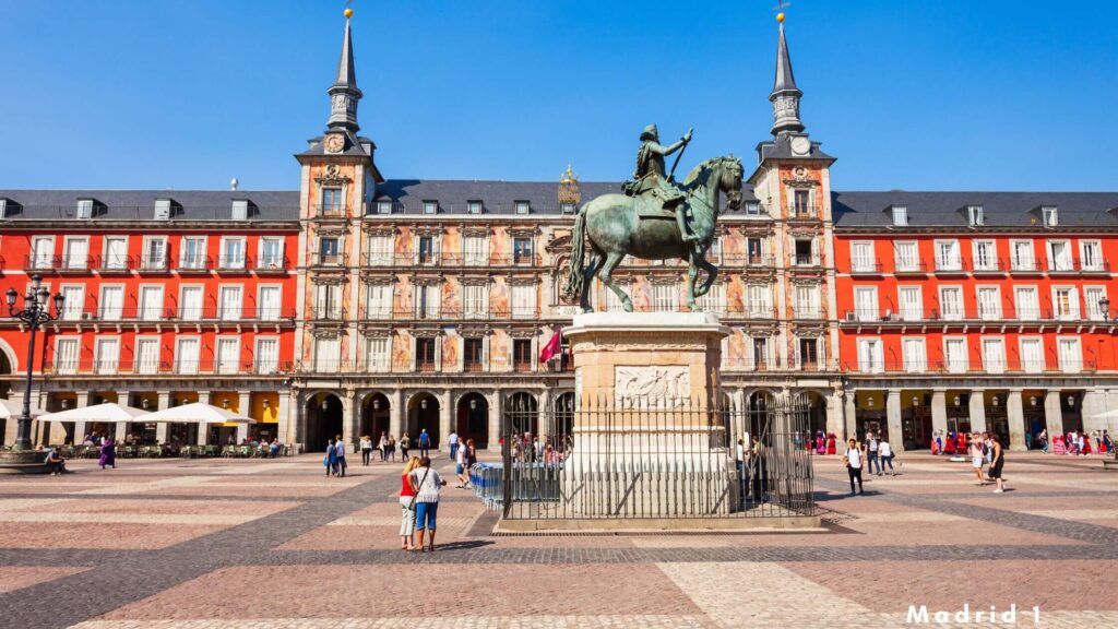 Families exploring cultural areas in Madrid